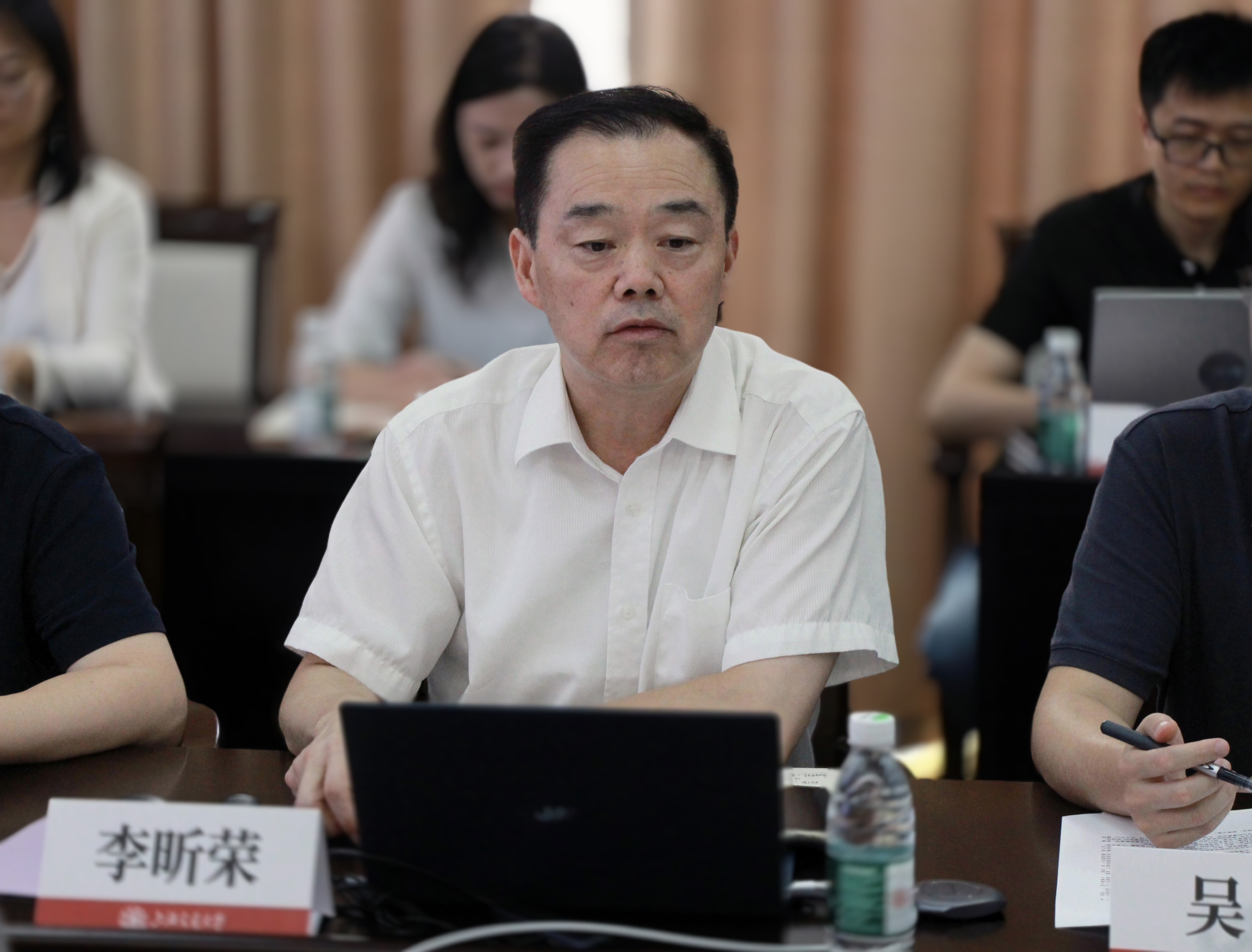 1760425090540419.jpg 2李昕荣.jpg